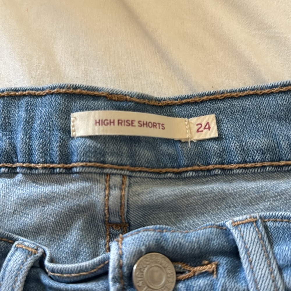 LEVIS High Rise Shorts - Picture 5 of 5